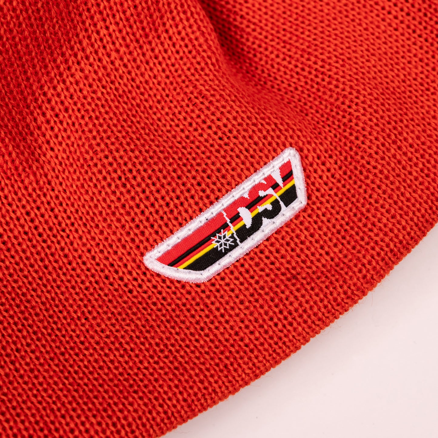 beanie mit bommel dsv - rot